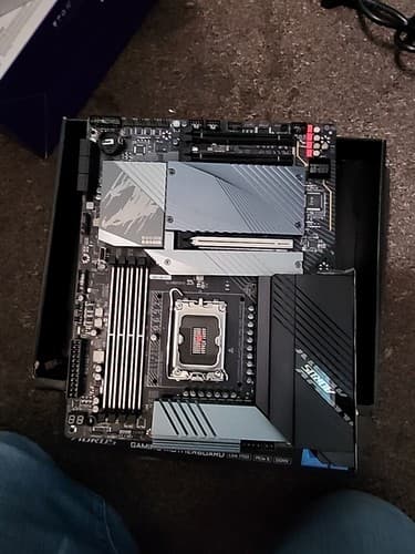 GIGABYTE Z690 AORUS PRO Intel LGA 1700 Quad M.2 PCIe 5.0 DDR5 ATX Motherboard - Thumbnail 2