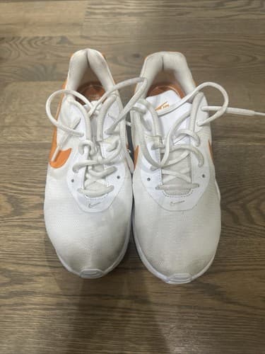 Women Nike Air Size 8 White And Orange Sneakers **FREE SHIPPIING** Gym Workout - Image 1