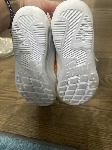 Women Nike Air Size 8 White And Orange Sneakers **FREE SHIPPIING** Gym Workout - Thumbnail 5