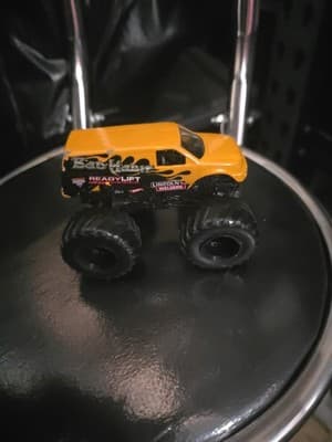 HOT WHEELS MONSTER JAM 1/64 - BAD HABIT MONSTER TRUCK - Image 1