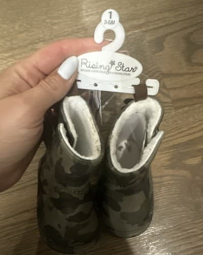 RISING STAR BABY 3 - 6 MONTHS INFANT SLIP ON BOOTS - Image 1
