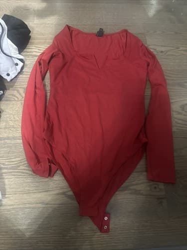 Wild Fable Women's Long Sleeve V-Neck Red Bodysuit Size Medium - Image 1