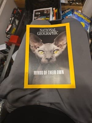 NATIONAL GEOGRAPHIC MAGAZINE - OCTOBER 2022 - MINDS OF THEIR OWN - SOME ANIMALS - Image 1