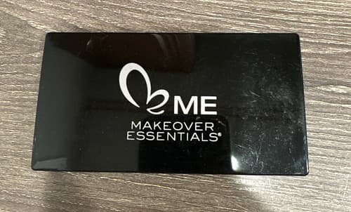 ME Makeover Essentials IntrigueMe Eye Shadow Compact- IllusionME color set - Image 1