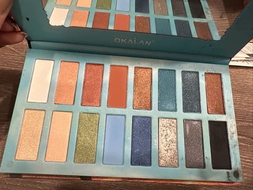 16 Color Eyeshadow Palette - Thumbnail 2