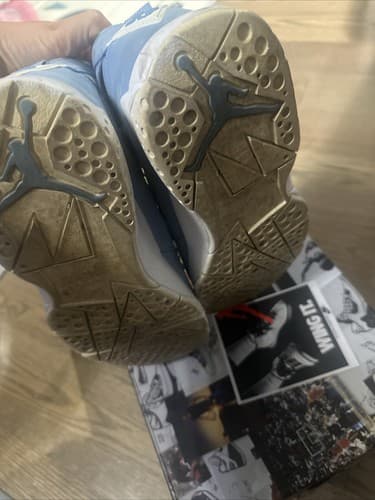 Size 10.5 Air Jordan 304775-400 Retro Pantone Carolina Tarheel Blue High Top - Thumbnail 4