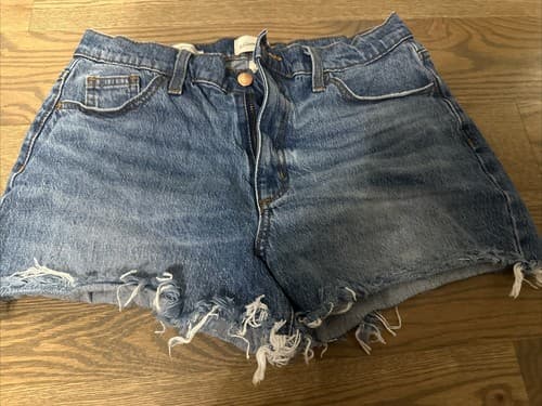Women's High Rise Jean Shorts Universal Thread Medium Wash Size 8 - Image 1