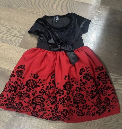 Girls Dress size 5 Red And Black - Image 1