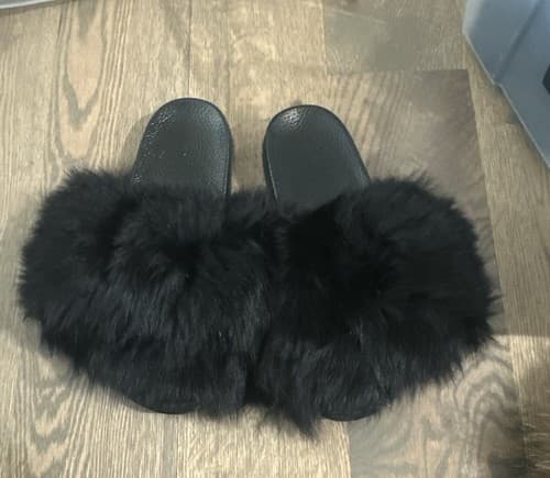 Women's Size 7/ Eur 38 Faux Fur Slides Black Furry Sandals NEW - Image 1