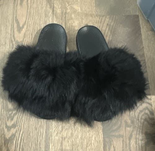 Women's Size 9/ Eur 40 Faux Fur Slides Black Furry Sandals NEW - Image 1