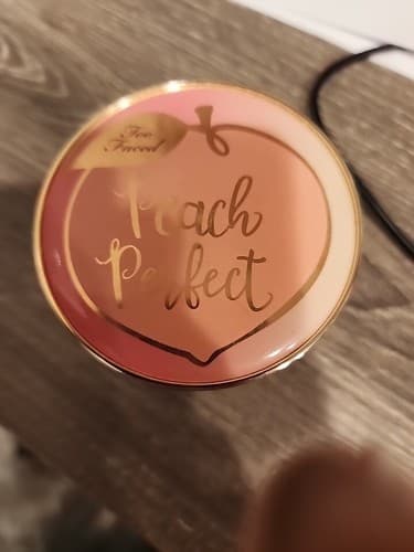 Too Faced Peach Mattifying Setting Powder Mini Size - Image 1