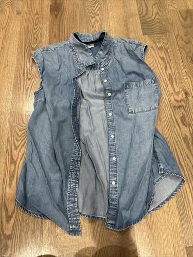 Merona Women’s Sleeveless Top Size Medium Denim Button Down Jean Shirt - Image 1