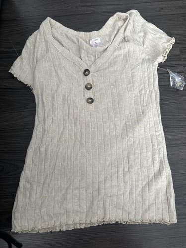 No Boundaries Top Medium (7-9) Short Sleeve Vneck With Buttons - Image 1
