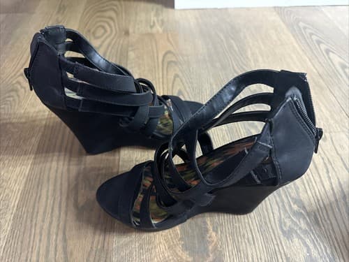 Charlotte Russe black strappy criss cross sandal heel pump size 7 - Thumbnail 2