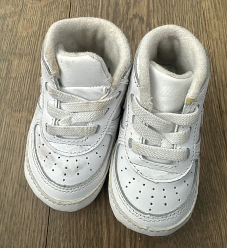 White baby nike tennis shoes Us Size 3C - Image 1