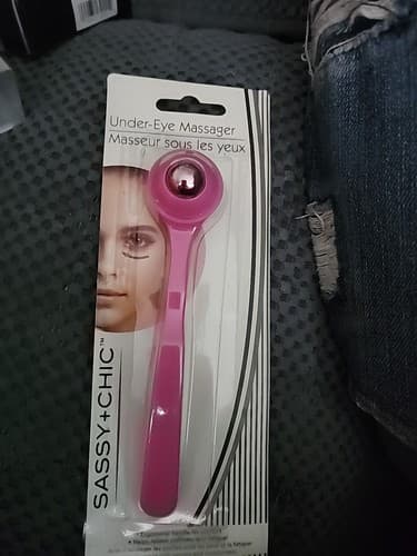SASSY CHIC UNDER EYE MASSAGER - Image 1