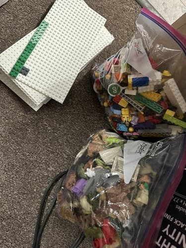 Lego figures And Bkocks Set With Animals - Thumbnail 2