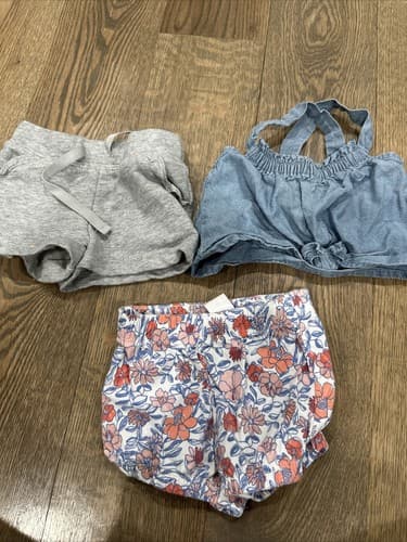 Baby Girl Shorts Lot Of 3 Size 3 Months - Image 1