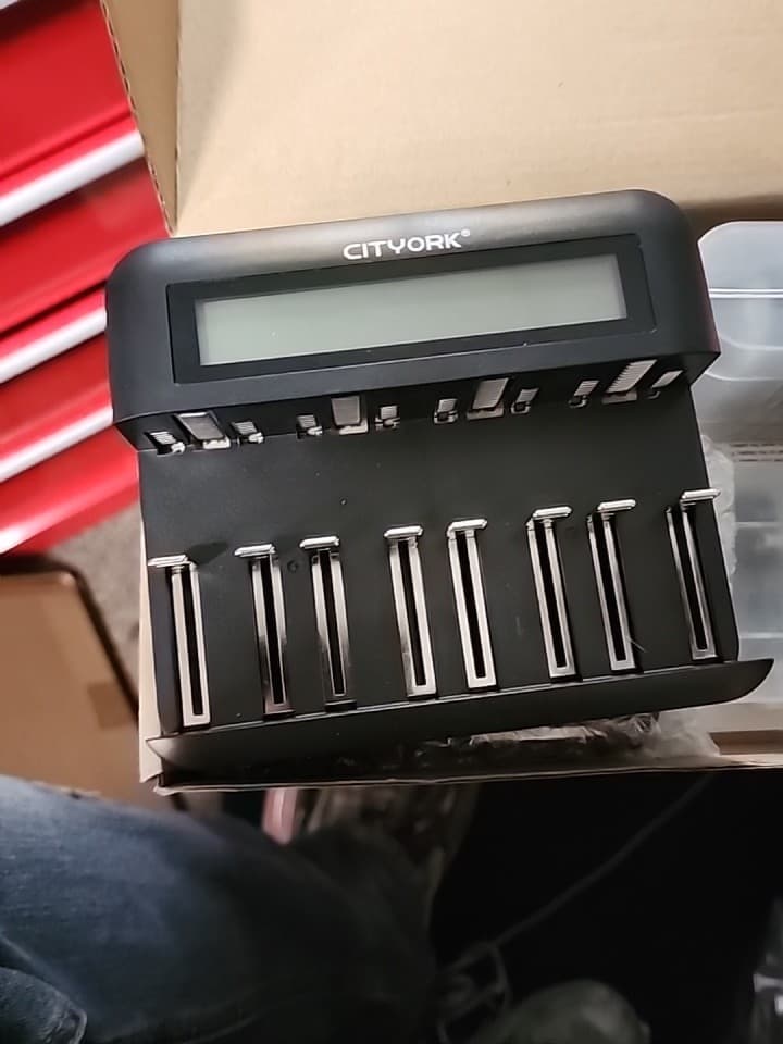 Cityork 8 Bay LCD Universal Battery Charger And 4 C Batteries - Image 1