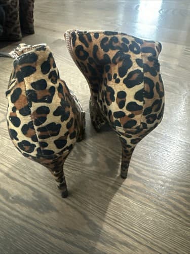 Qupid Women's Animal Print Zipper Platform Wedge Bootie Heels Size 6 - Thumbnail 2
