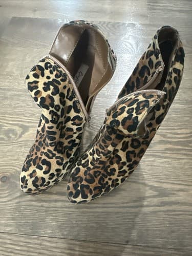 Qupid Women's Animal Print Zipper Platform Wedge Bootie Heels Size 6 - Image 1