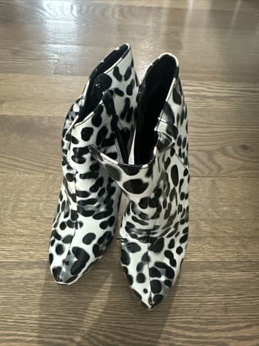 Qupid Women's Animal Print Zipper Platform Wedge Bootie Heels Size 6 - Image 1
