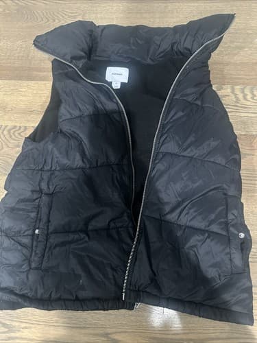 Old Navy Women's Black Puffy Quilted Full Zip Vest Jacket Medium - Image 1