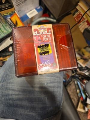 Cranium CLOODLE Can You Draw It? Game 2010 in TRAVEL Case NEW & SEALED - Image 1