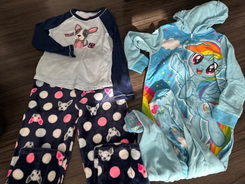 Girls Long Sleeved Pajamas Sets Size 6/6x - Image 1