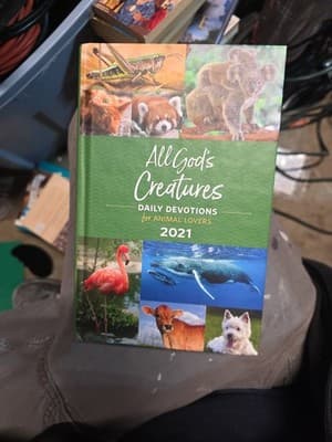 All God's Creatures: Daily Devotions for Animal Lovers 2021 by Guideposts - Image 1