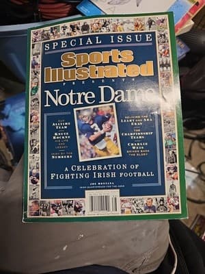 Sports Illustrated NOTRE DAME FIGHTING IRISH 2006 Magazine MINT JOE MONTANA - Image 1