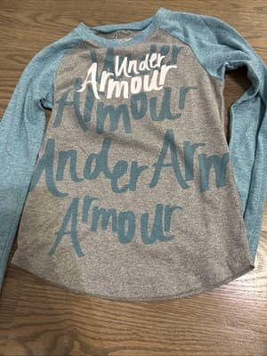 Under Armour Long Sleeve Shirt Youth Girls Size 6 - Image 1