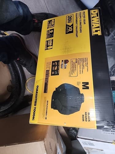 DEWALT HEATED Electric Warm Winter Work Battery Powered Jacket KIT & Charger - Image 1
