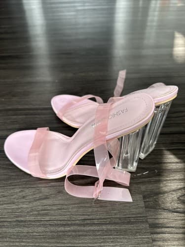 Fashion Nova Light Pink strappy size 9 block heels - Thumbnail 2