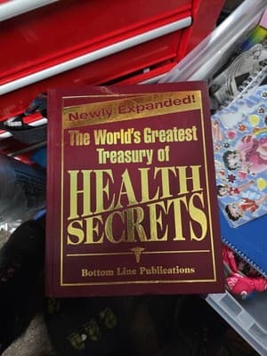 * THE WORLD'S GREATEST TREASURY OF HEALTH SECRETS HARDCOVER LIKE NEW (2008/09) * - Image 1