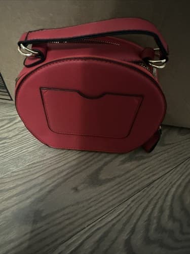 NY Vintage Red round Crossbody bag; Leather 20.5cm x 17.5 x 8cm hi; 8cm sl: 120c - Thumbnail 2
