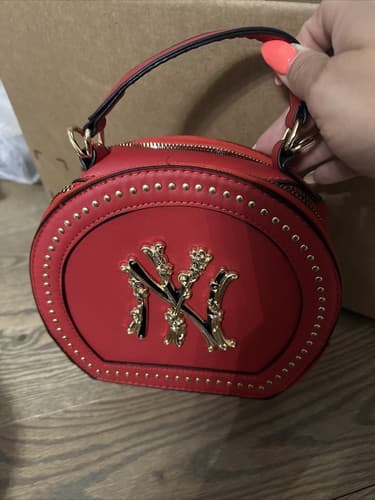 NY Vintage Red round Crossbody bag; Leather 20.5cm x 17.5 x 8cm hi; 8cm sl: 120c - Image 1