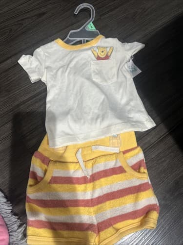 Winnie the Pooh Baby 2 piece Set 6/9 Month Shirt and Shorts Disney - Image 1