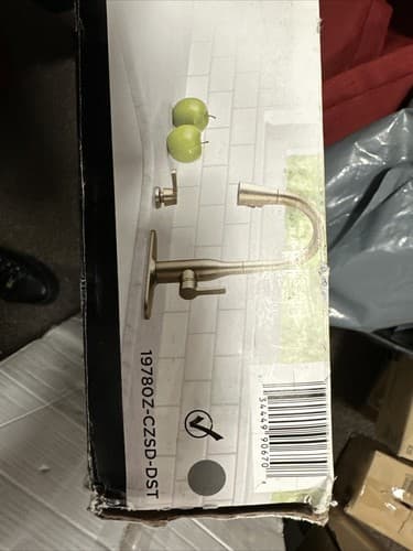Delta Marca Pull-Down Sprayer Kitchen Faucet in Champagne Bronze 19780Z-CZSD-DST - Thumbnail 2