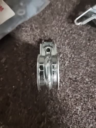 Bridgeport Fittings Ucs-100125 Clamp Back/Straps,75 Lb,1/4-20 Thread 2 Pack - Image 1