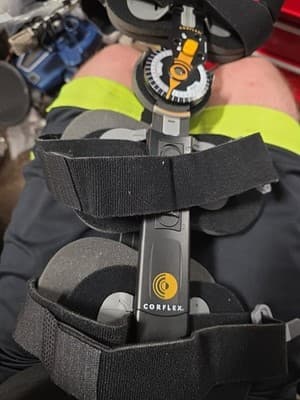 CORFLEX Contender Post-Op Hinged Knee Brace Adjustable Length Universal - Thumbnail 2