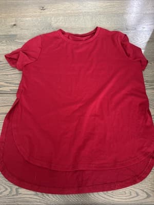 Women's Basic Red T-Shirt Short Sleeve Size Large Unbranded - Image 1