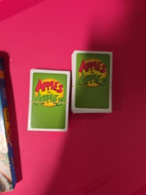 Mattel Big Picture Apples to Apples Snack Pack - add on or stand alone game - Image 1