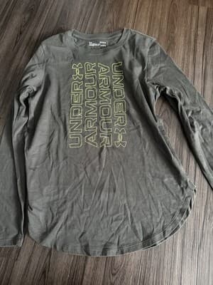 Under Armour Long Sleeve Crewneck Shirt Women’s M Loose Fit - Image 1