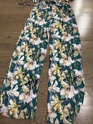 Women 2 piece outfit Medium Top And Pants - Thumbnail 2