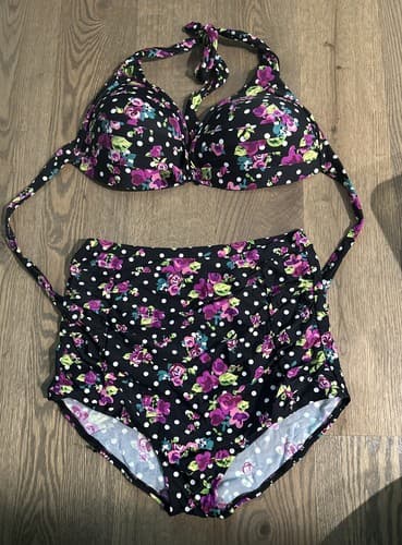 Women’s retro high Waisted Swim Suit size XXL- Black /Floral. - Image 1