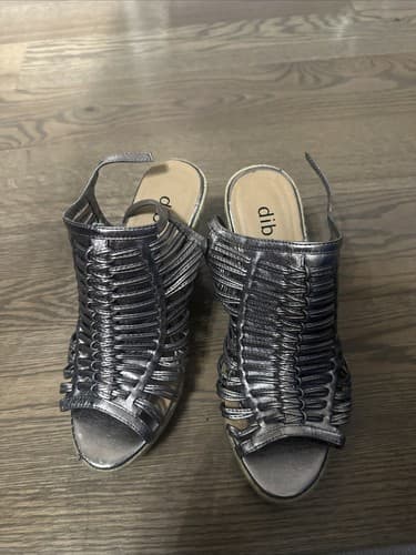 DIBA Strappy Sandal Size 7M Comfort Shoes Silver - Image 1