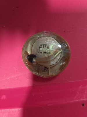 MILANI Runway Eyes Eyeshadow - #01 Lily White ~ Discontinued HTF Shade - Image 1