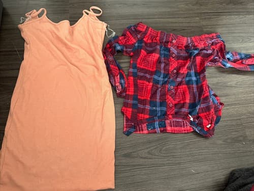 2 Pack Women's Tops Size Small - Image 1