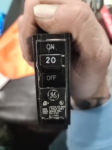 GE Circuit Breaker HACR 20A 120/240V 1P Bolt On - Image 1